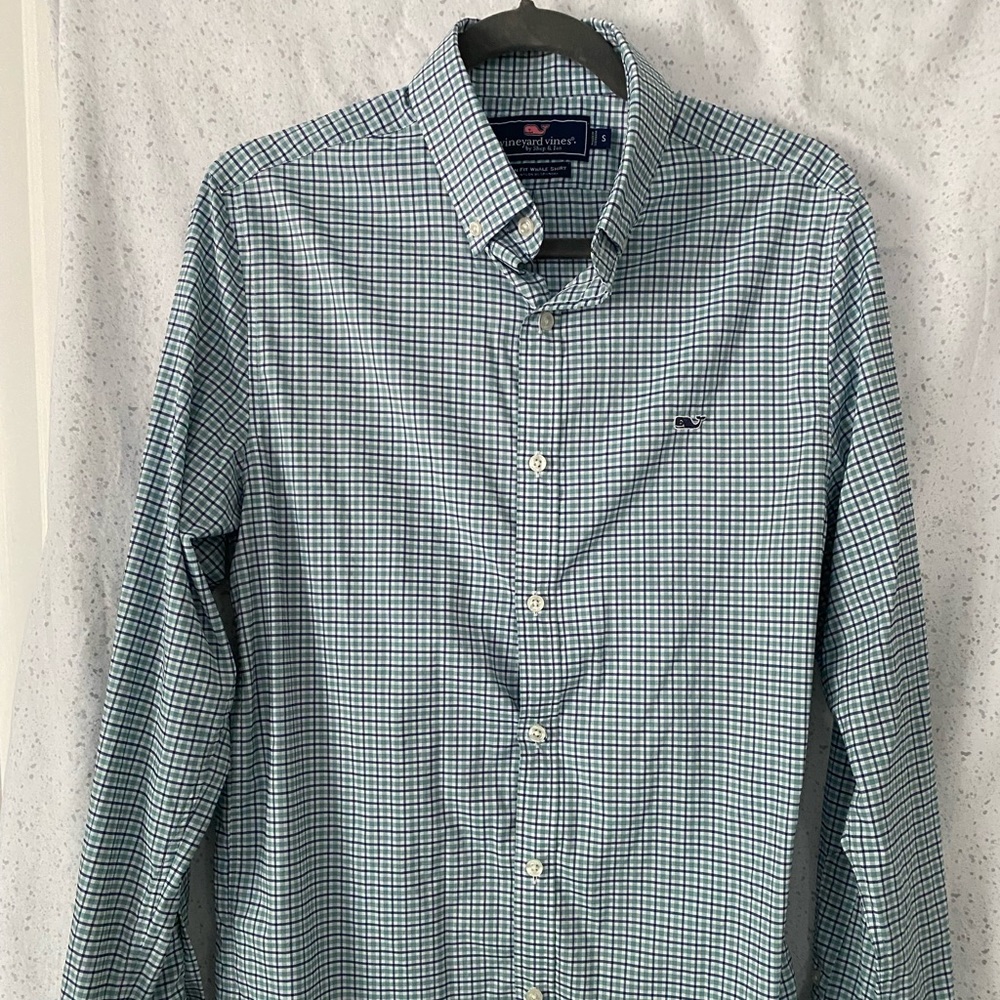 Vineyard Vines button down shirt